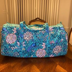 NWT Vera Bradley XL Duffel Peacock Garden